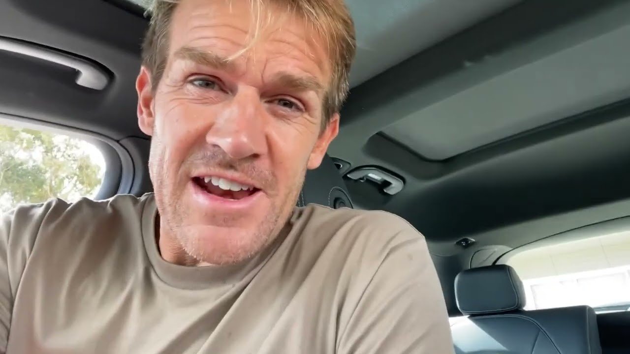 Backhand Barrel Riding Why It's So Hard And The Mistakes I Make tutorial by Ombe Surf